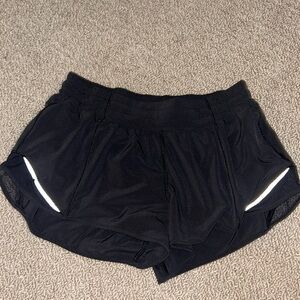 Lululemon hotty hot short 2.5”